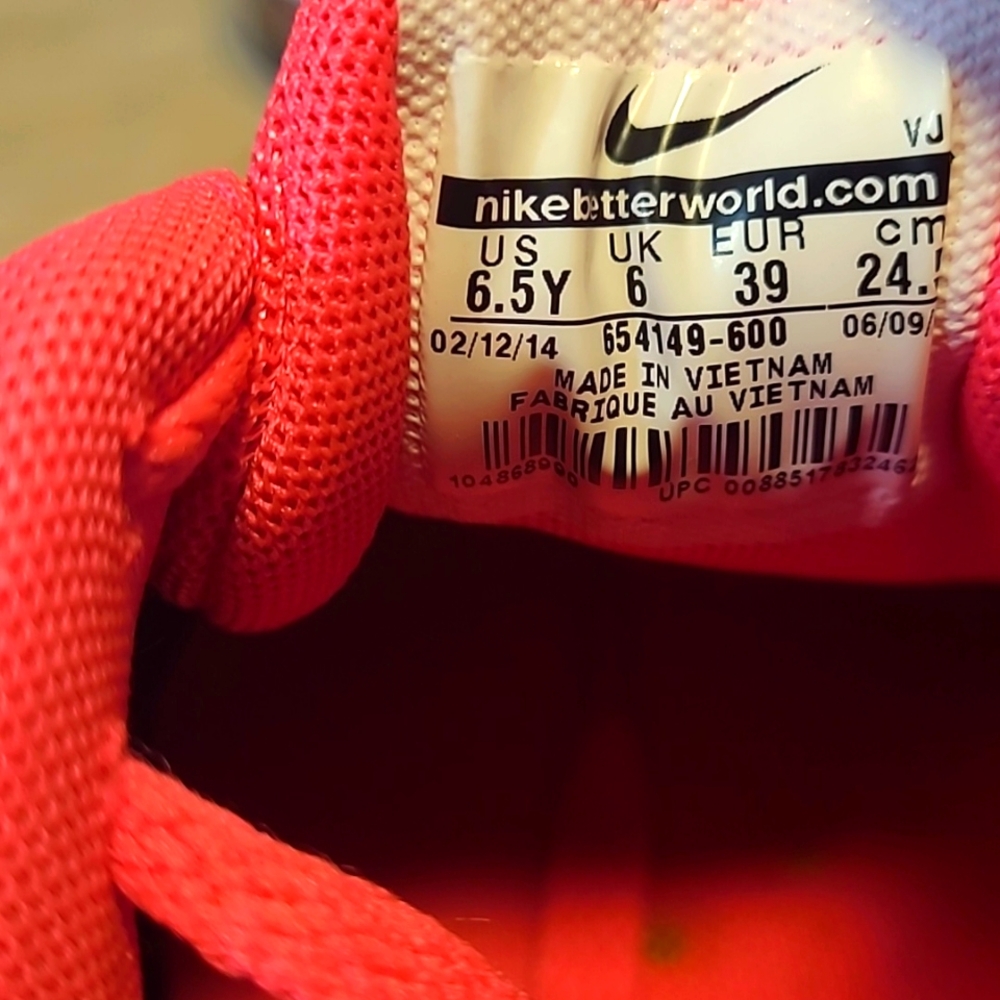 Nike Air Maximize Pink Athletic Youth 2 Left Shoes - Picture 10 of 10